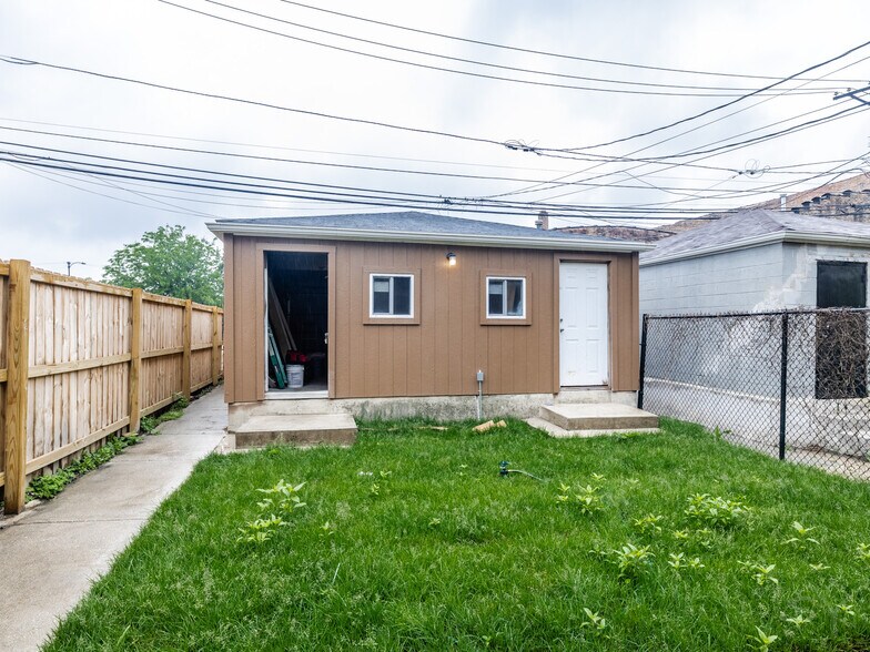 More Photos Of 3651 W Grenshaw St, Chicago Multifamily For Sale