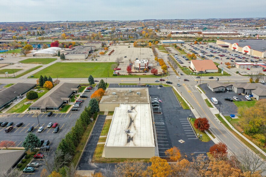 More Photos Of 500-520 N Westhill Blvd, Appleton Storefront Retail Office For Lease