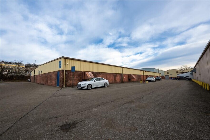 More Photos Of 320 4th St, Blawnox Manufacturing For Sale