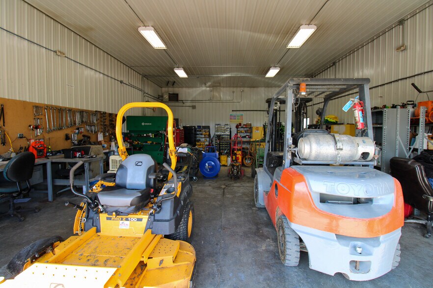 More Photos Of 5640 44th Ave S, Clinton Industrial For Sale