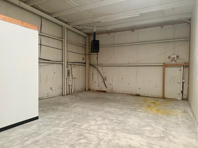 More Photos Of 925 Cripple Creek Dr, Lawrenceville Warehouse For Lease