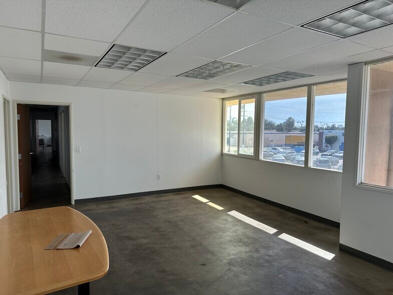 More Photos Of 1104-1106 E 17th St, Santa Ana General Retail For Lease