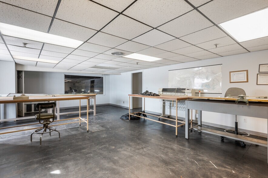 More Photos Of 149 Delaina Dr, Mount Washington Showroom For Sale