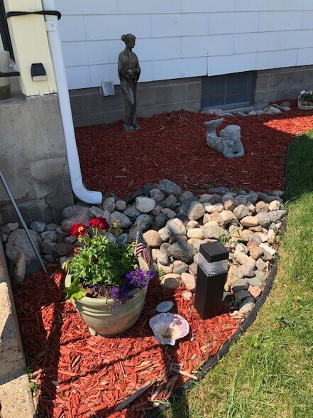 More Photos Of 314 4th St, Riverdale Hotel For Sale