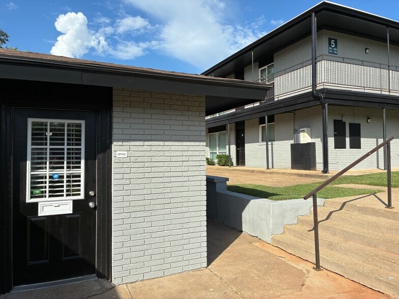 More Photos Of 717 S Green St, Longview Apartments For Sale