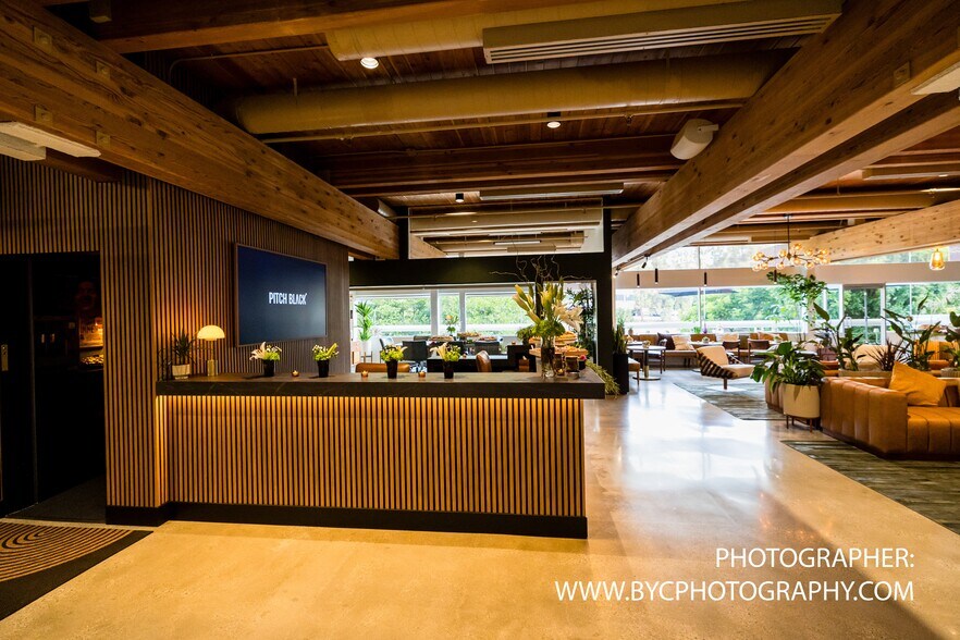 More Photos Of 4444 W Lakeside Dr, Burbank Office For Lease