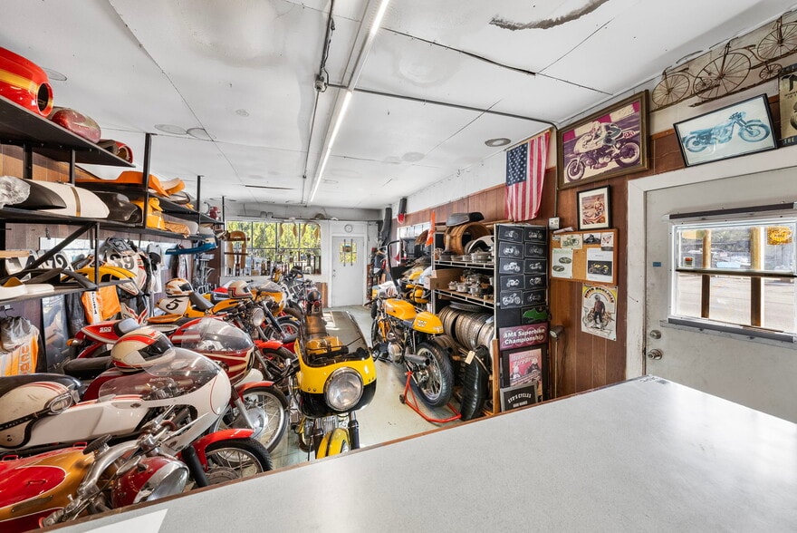 More Photos Of 6600 Haines Rd N, Saint Petersburg Auto Repair For Sale