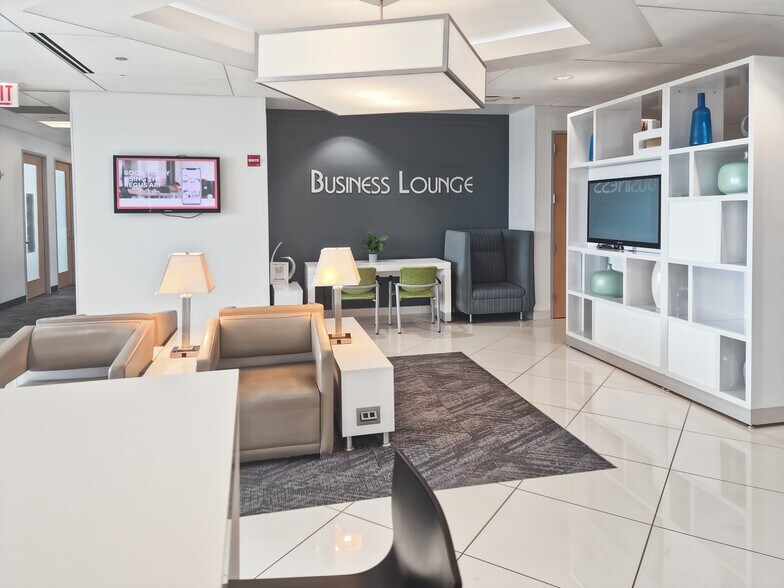 More Photos Of 915-939 W North Ave, Chicago Coworking Space