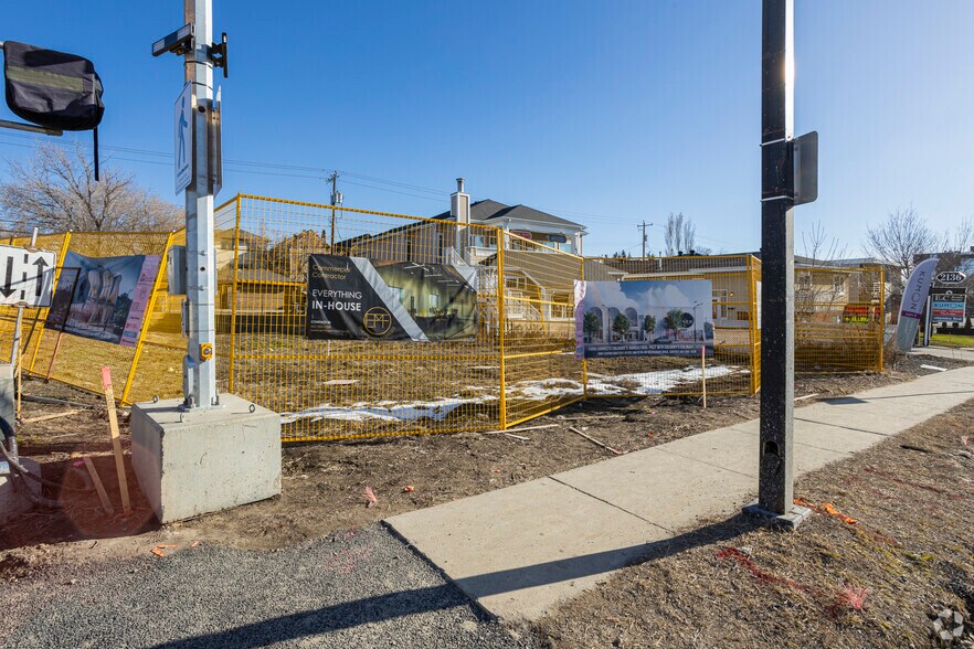 More Photos Of 2138 33 Av SW, Calgary Storefront Retail Office For Lease
