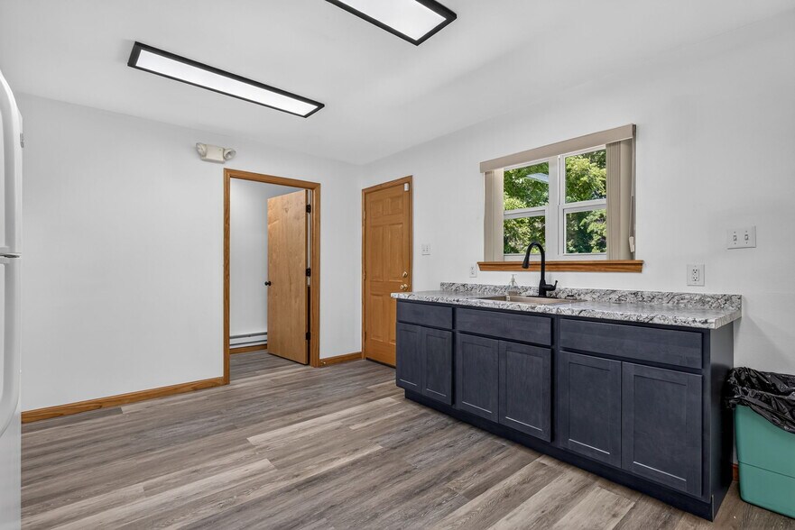 More Photos Of 535 Elm St, Hillsboro Office For Sale