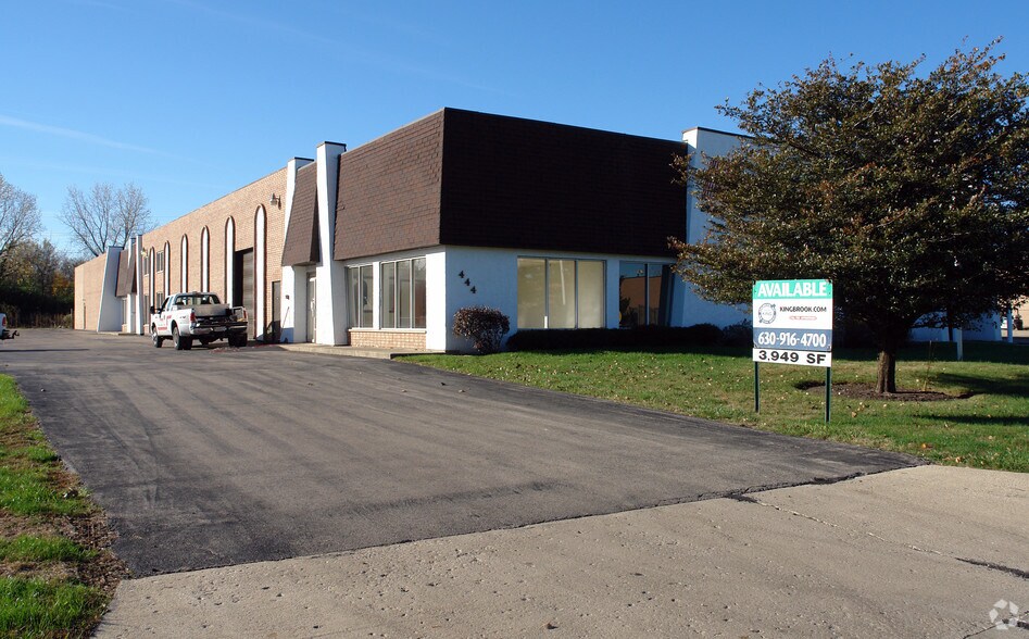 More Photos Of 444 Randy Rd, Carol Stream Warehouse For Lease