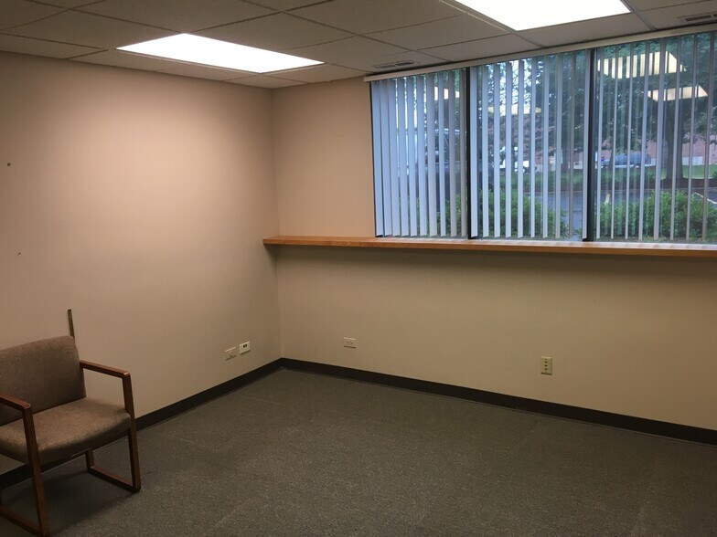 More Photos Of 85 Market St, Elgin Office For Sale