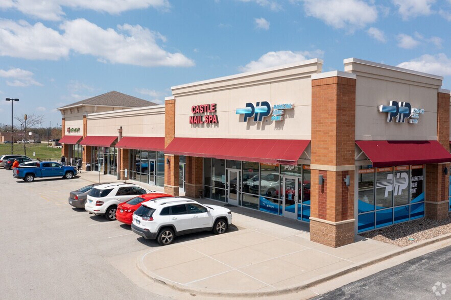 More Photos Of McKnight & Bradford Ln, Normal Freestanding For Sale