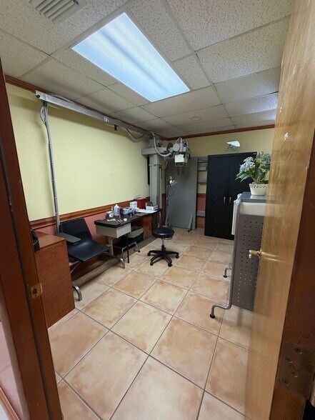 More Photos Of 1933 SW 27th Ave, Miami Office For Lease