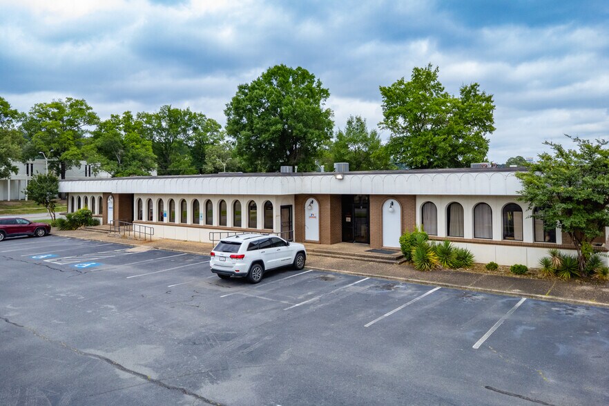 More Photos Of 324 W Pershing Blvd, North Little Rock Office For Sale