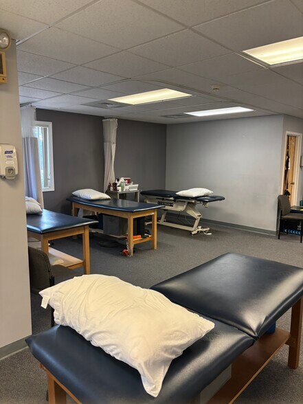 More Photos Of 41 Buttrick Rd, Londonderry Medical For Lease