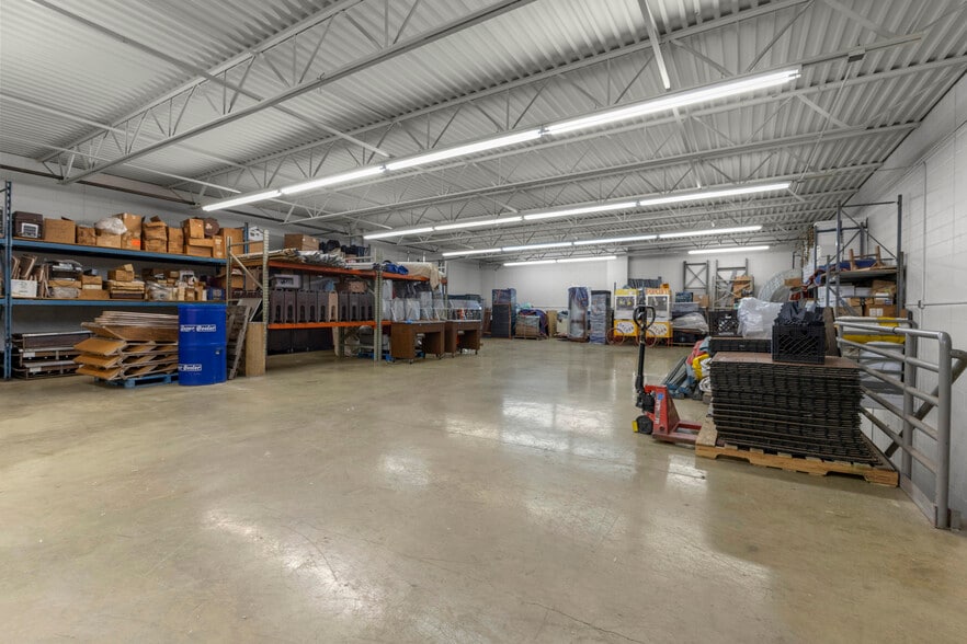 More Photos Of 24101 W Warren St, Dearborn Heights Freestanding For Sale