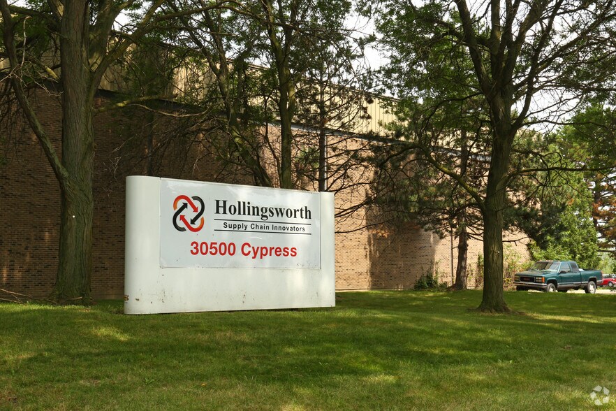 More Photos Of 30500 Cypress Rd, Romulus Distribution For Lease