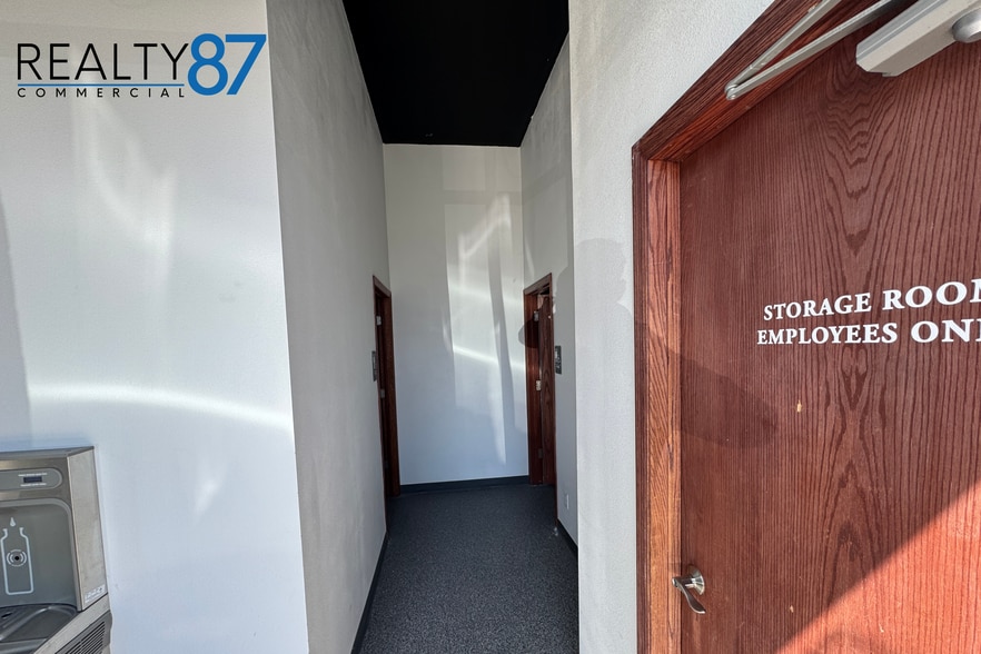 More Photos Of 576 Boyson Rd NE, Cedar Rapids Storefront Retail Office For Lease