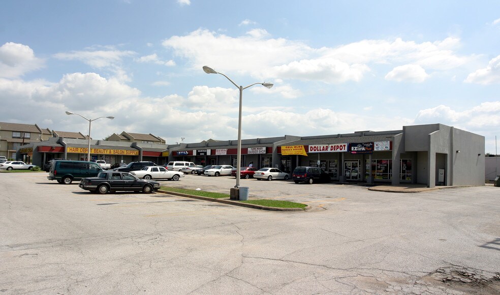 Primary Photo Of 904-932 E Arkansas Ln, Arlington Unknown For Lease