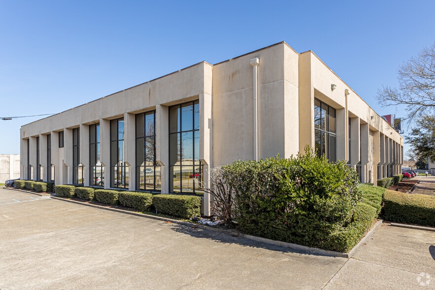 More Photos Of 4200 S I-10 Service Rd, Metairie Office For Lease
