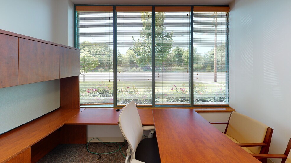 More Photos Of 1150 W Northwest Hwy, Mount Prospect Office For Sale