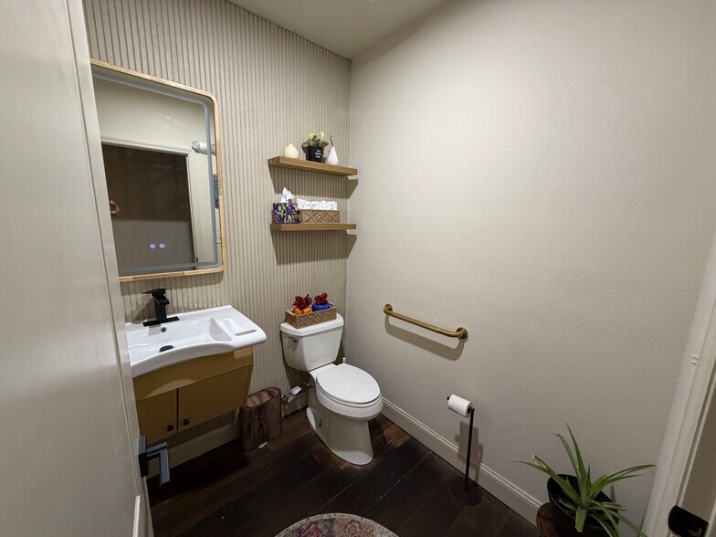 More Photos Of 11520 Oakhurst Rd, Largo Medical For Lease