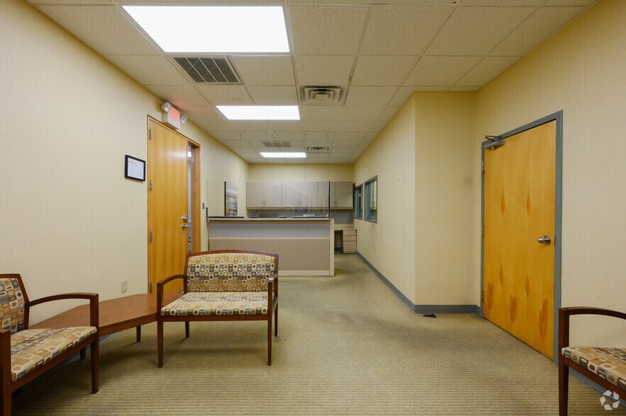 More Photos Of 1999 Sproul Rd, Broomall Medical For Lease