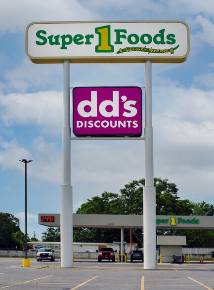 More Photos Of 215 W Willow St, Lafayette Storefront For Lease