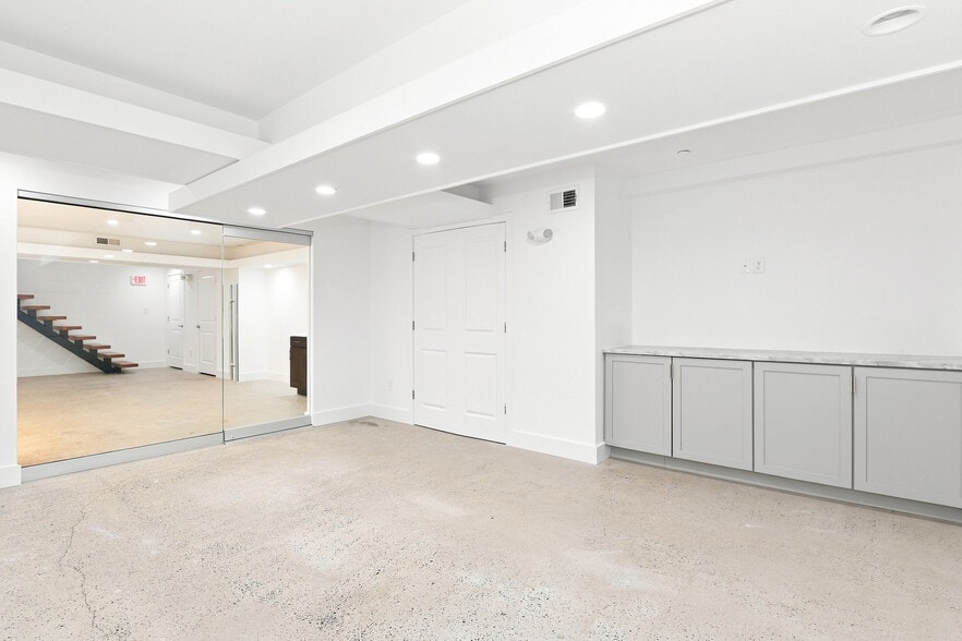 More Photos Of 2007 N Hope St, Philadelphia Apartments For Lease