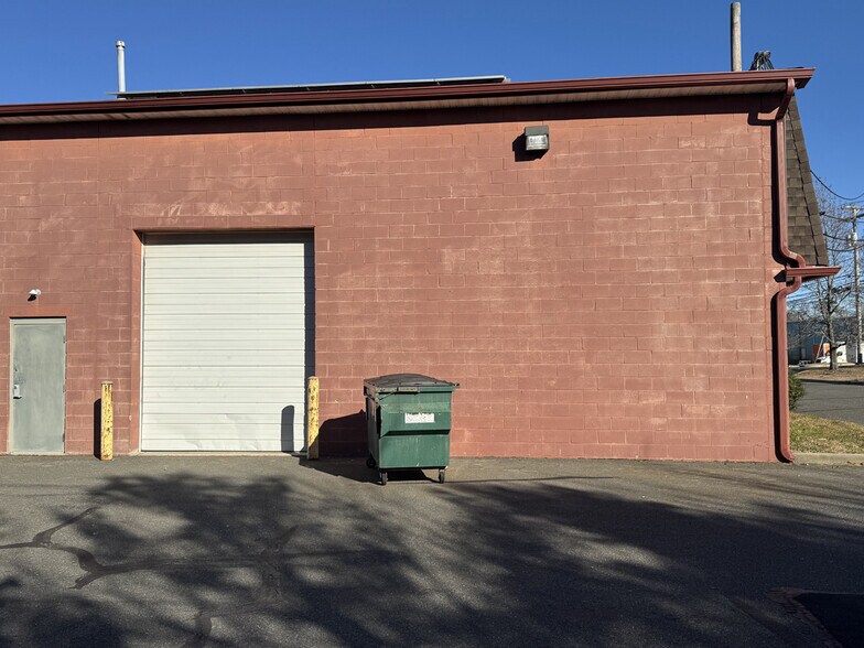 More Photos Of 825 Mill Rd, Pleasantville Distribution For Lease