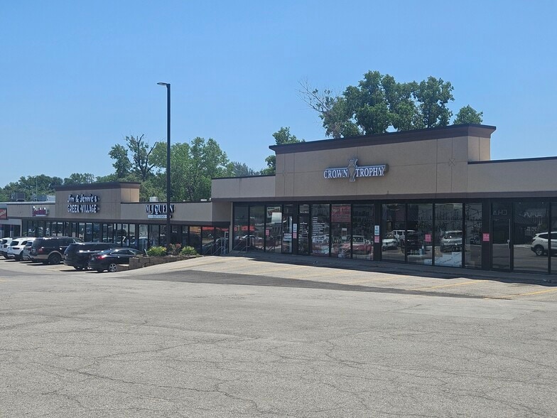 Primary Photo Of 3022-3044 N 90th St, Omaha General Retail For Lease