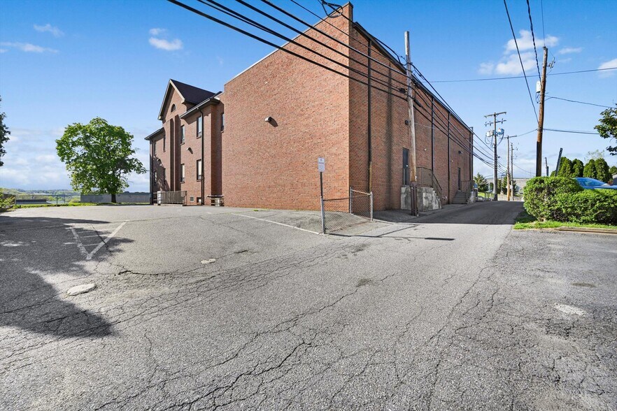 More Photos Of 2389 Main St, Northampton Office For Sale
