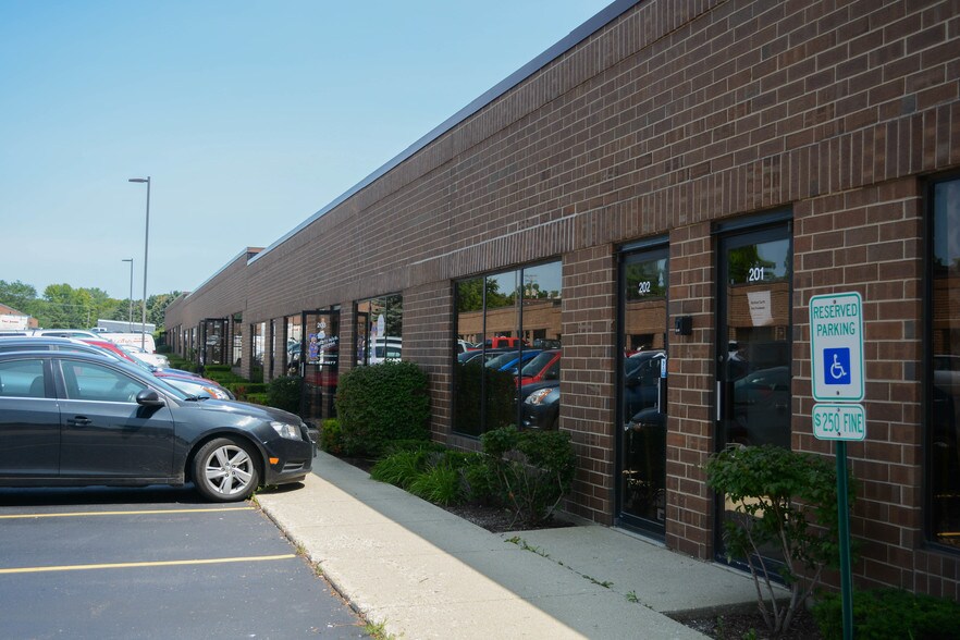 More Photos Of 1000 Brown St, Wauconda Warehouse For Lease