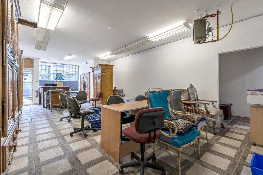 More Photos Of 4928 Imperial St, Burnaby Storefront Retail Residential For Lease