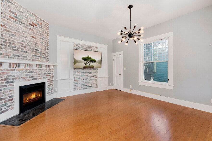 More Photos Of 801 E Quincy St, San Antonio Office Residential For Lease