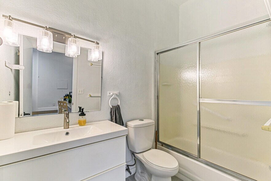 More Photos Of 3264 Larimer St, Denver Restaurant For Sale