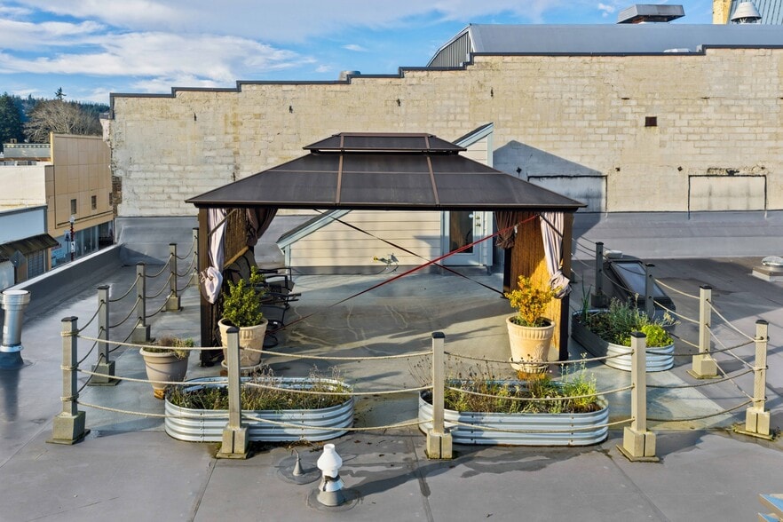 More Photos Of 171 S Broadway, Coos Bay General Retail For Sale