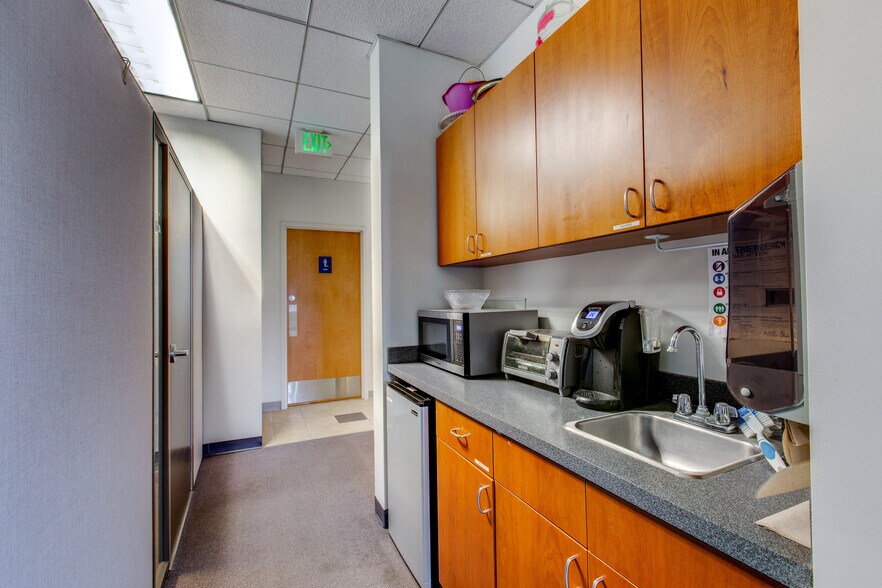 More Photos Of 5878 S Rapp St, Littleton Office For Lease