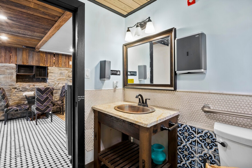 More Photos Of 764 1/2 Eastern Ave, Schenectady Restaurant For Sale