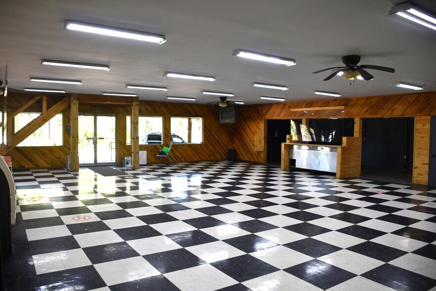 More Photos Of 138 Chestnut St, Marienville General Retail For Sale