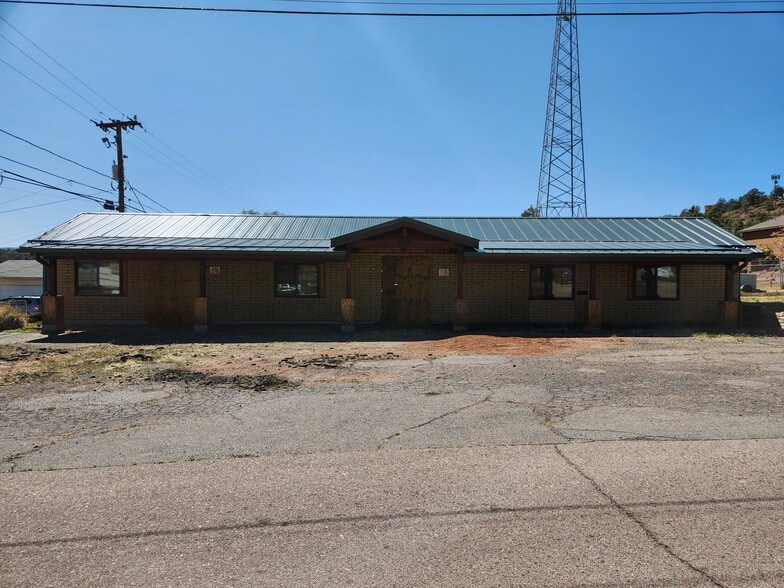 More Photos Of 704 S Meadow St, Payson Office For Sale