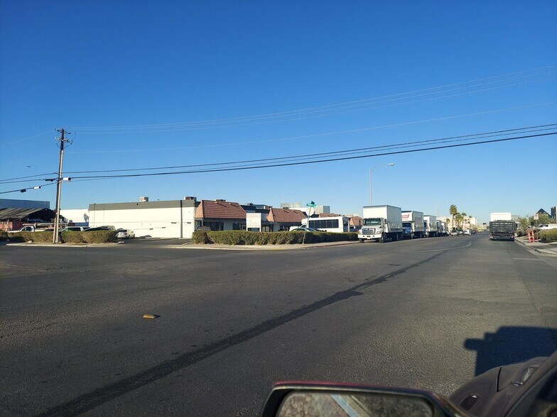 More Photos Of 4460 W Reno Ave, Las Vegas Light Manufacturing For Lease