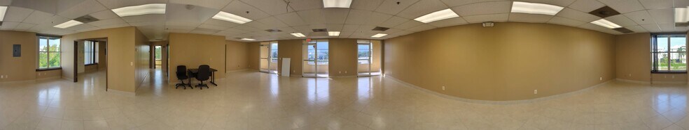 More Photos Of 701 NW Federal Hwy, Stuart Medical For Lease