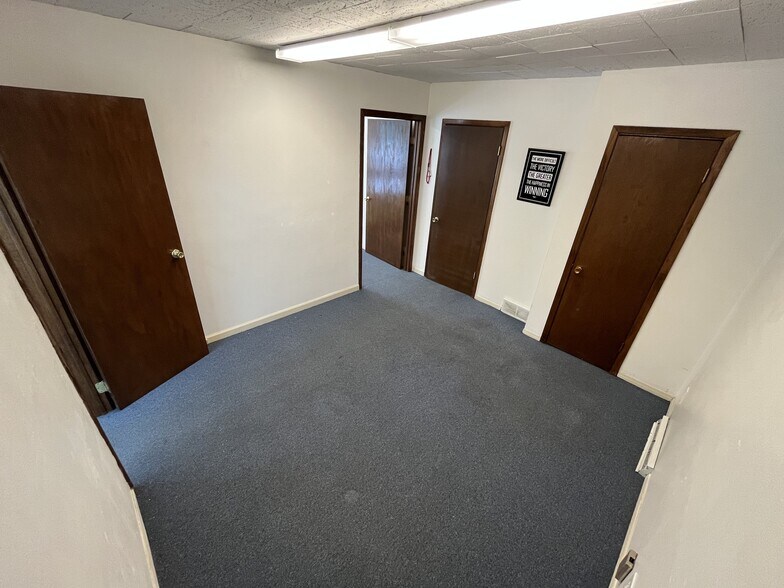 More Photos Of 1510 Glen Ayr Dr, Lakewood Office For Lease