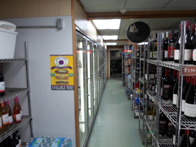 More Photos Of 41 N Conklin Rd, Lake Orion General Retail For Sale