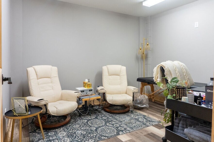 More Photos Of 214 S Church St, Dublin Flex For Sale