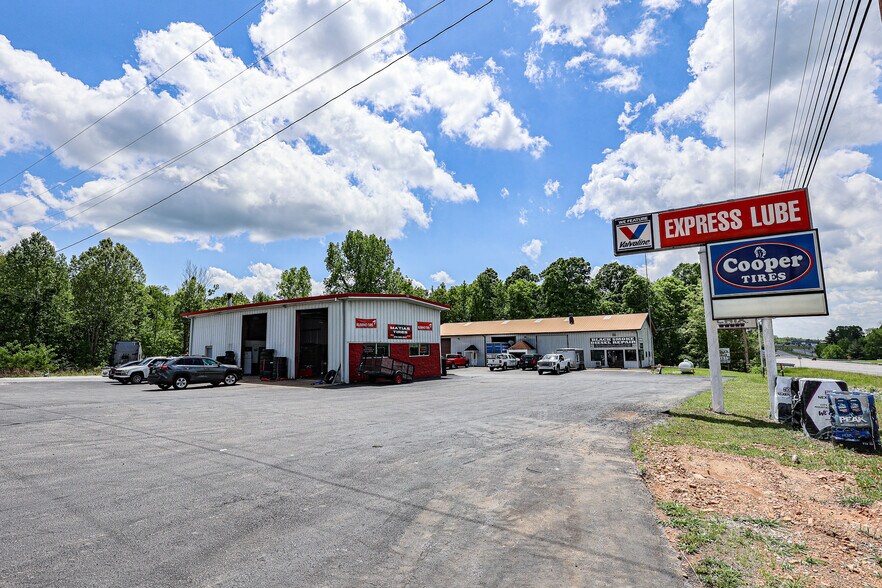 More Photos Of 430 US-62 E, Eddyville Auto Repair For Sale