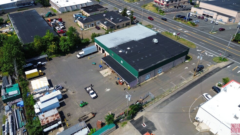 More Photos Of 304 Boston Post Rd, Orange Showroom For Lease