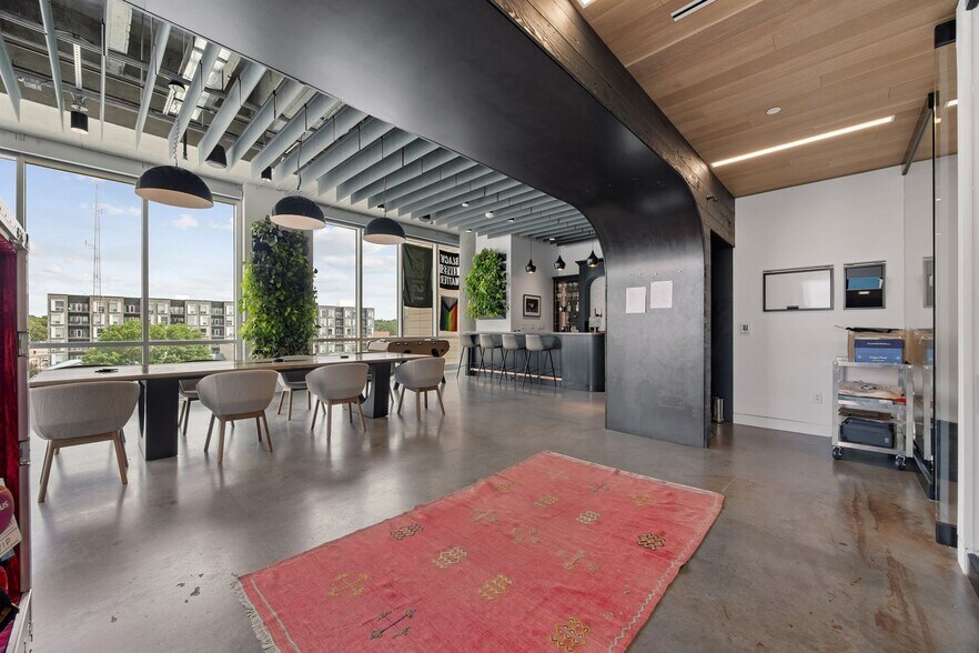 More Photos Of 404 E College St, Iowa City Hotel For Sale